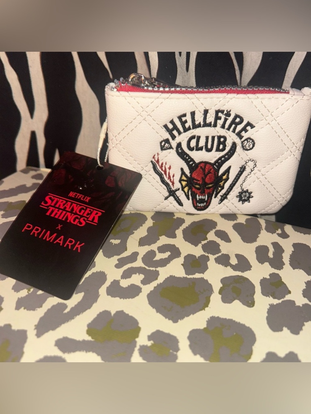 Stranger Things Hellfire Coin Purse - Picture 9 of 9